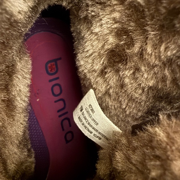 Bionica Leather Black and Brown Wedge Boot. Color: Blk/Brn. Size: 7 - Picture 5 of 9